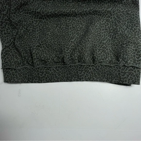 ANTHROPOLOGIE t.la Ruffle Sleeve Womens Sweatshirt Green Animal Print Size Large - Picture 4 of 8